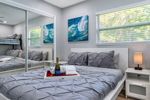 3 chambres, fer et planche à repasser, lit parapluie, Wi-Fi gratuit