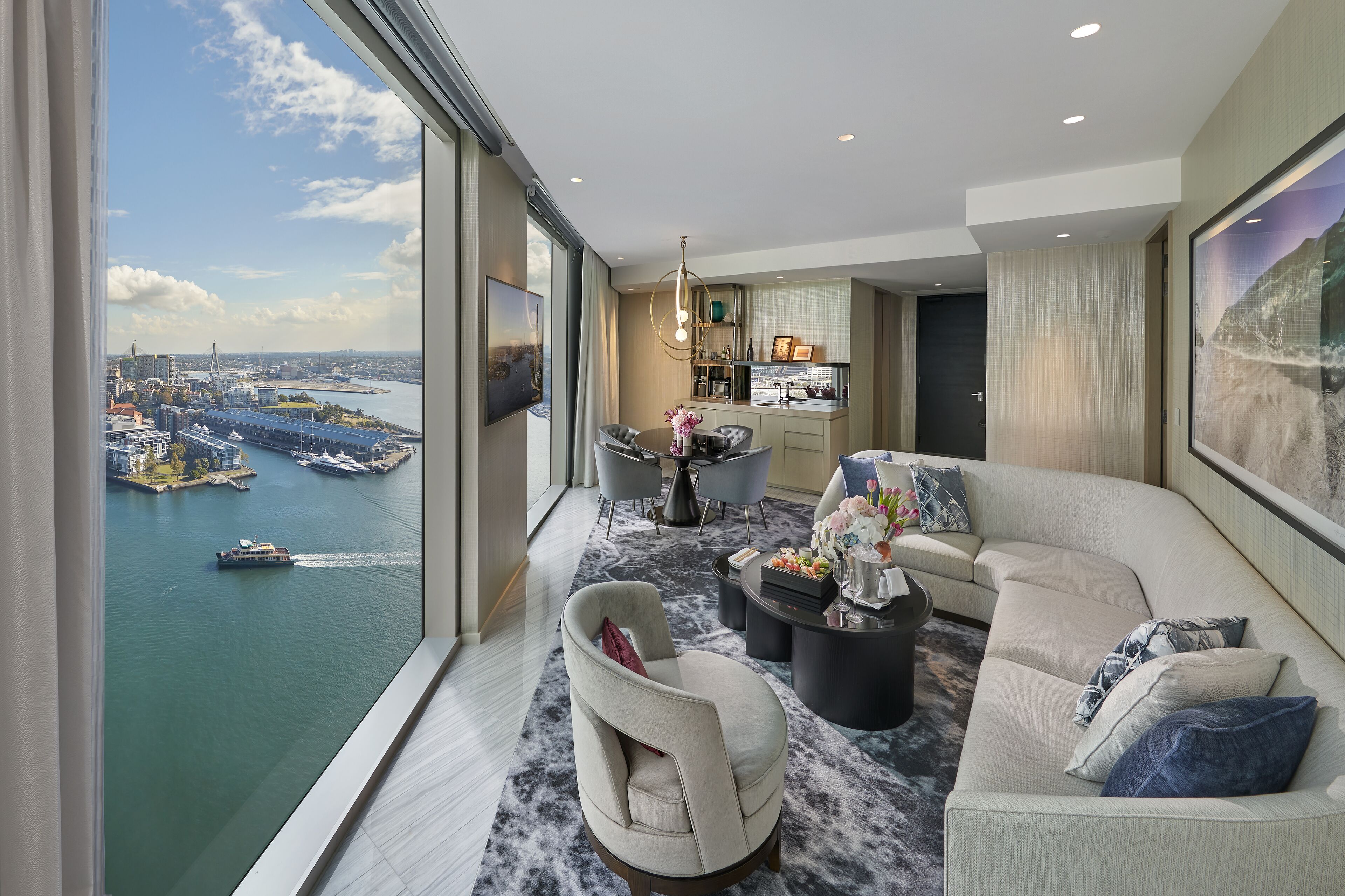 Executive Harbour Bridge Suite | Living area