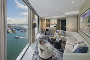 Executive Harbour Bridge Suite | Living area