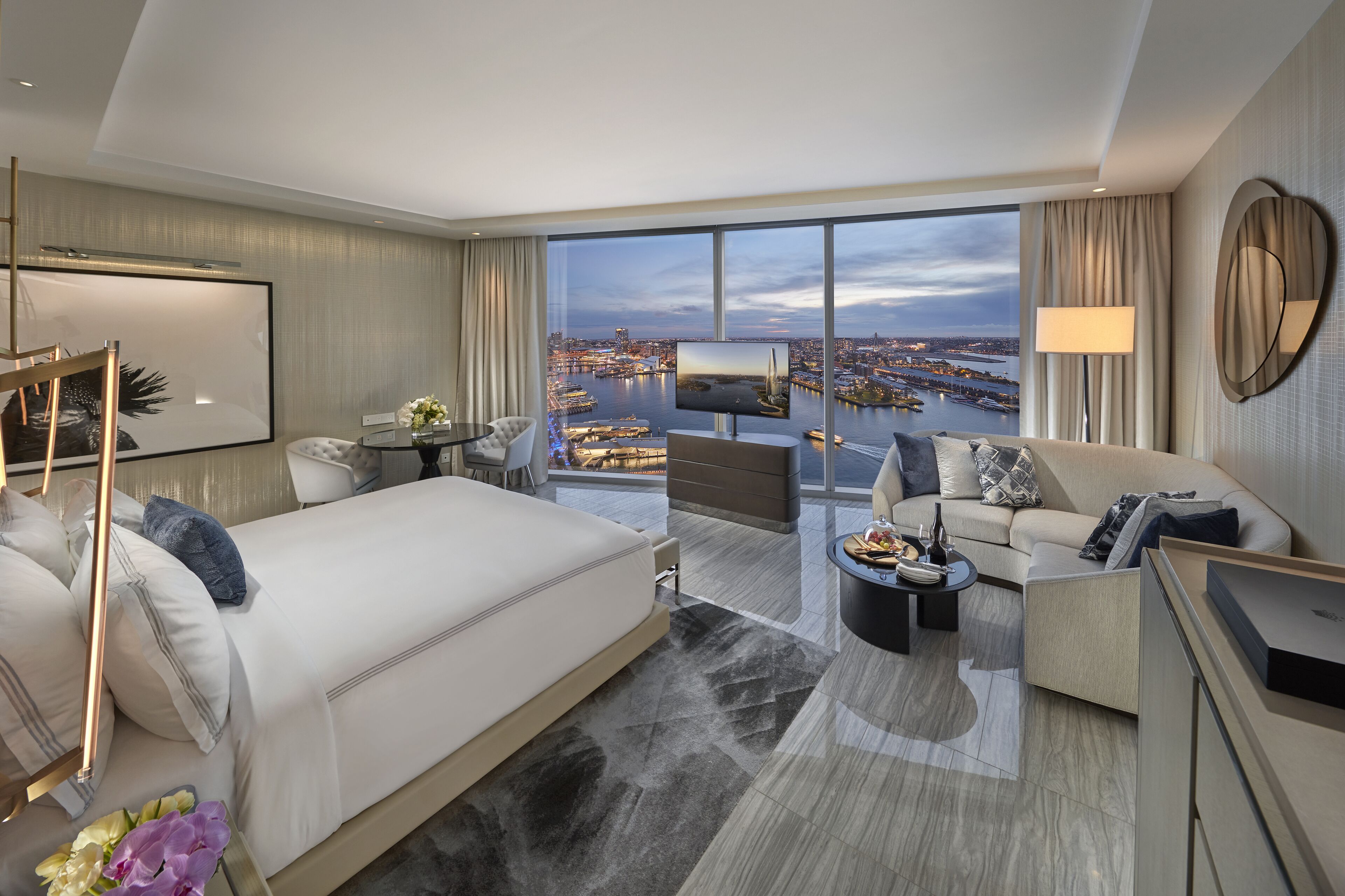 Minibar, in-room safe, desk, iron/ironing board