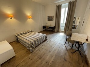 1 bedroom, desk, free WiFi, bed sheets