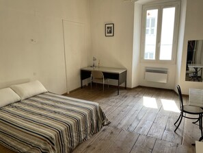 1 bedroom, desk, free WiFi, bed sheets