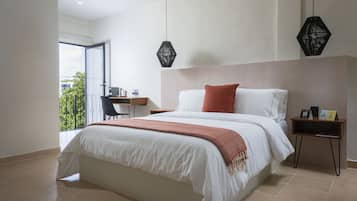 Ropa de cama de alta calidad, cubrecamas y minibar