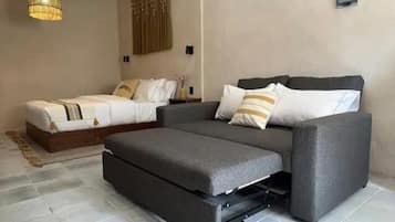 Estudio estándar | Ropa de cama de alta calidad, edredones de plumas, minibar y caja fuerte