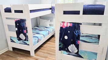 3 habitaciones, camas con efecto memoria y escritorio