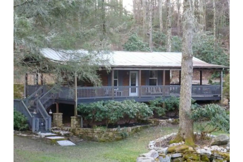 Cottage at Casuarina Lodge - Luxury, Pet Friendly