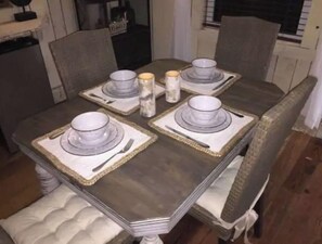 Dining - Cottage at Casuarina Lodge - Luxury, Pet Friendly (Glenville)