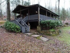 Exterior - Cottage at Casuarina Lodge - Luxury, Pet Friendly (Glenville)