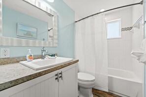 Combined shower/bathtub, hair dryer, towels, soap