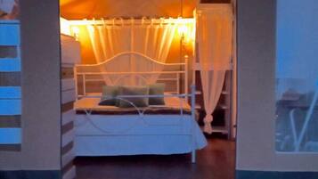 1 Schlafzimmer, Reisekinderbett, kostenloses WLAN, Bettwäsche