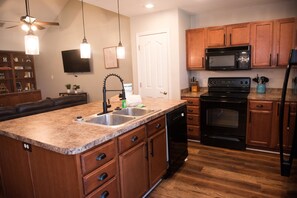 Fridge, microwave, oven, stovetop - Peaceful 2-bedroom Townhome Just Steps Away from the Excitement of Pigeon Forge. (Pigeon Forge)