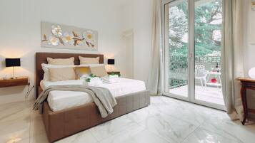 Literie hypoallergénique, couette en duvet d'oie, minibar, bureau