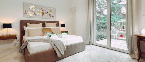 Suite Royal | Ropa de cama hipoalergénica, edredón, minibar y escritorio