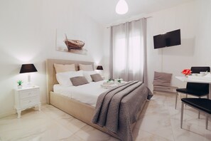Family Suite | Hypo-allergenic bedding, down comforters, minibar, desk - Grand Central Room (Bologna)