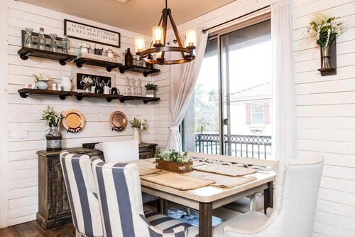 Central Luxury Mountain Oasis with TWO Pools and Jacuzzis