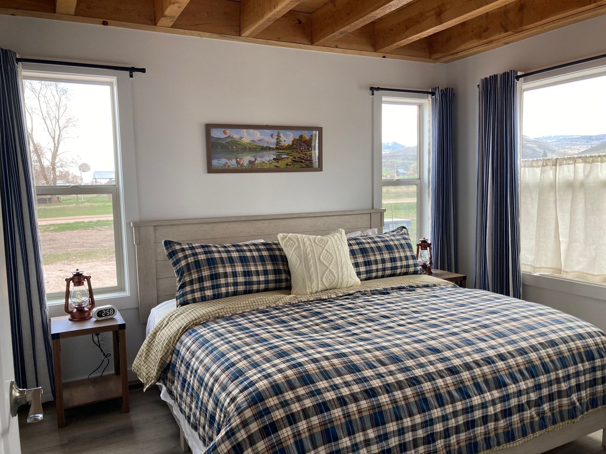 3 slaapkamers, een strijkplank/strijkijzer, gratis wifi, beddengoed