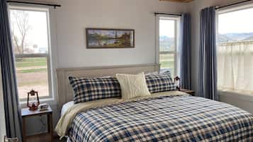 3 slaapkamers, een strijkplank/strijkijzer, gratis wifi, beddengoed