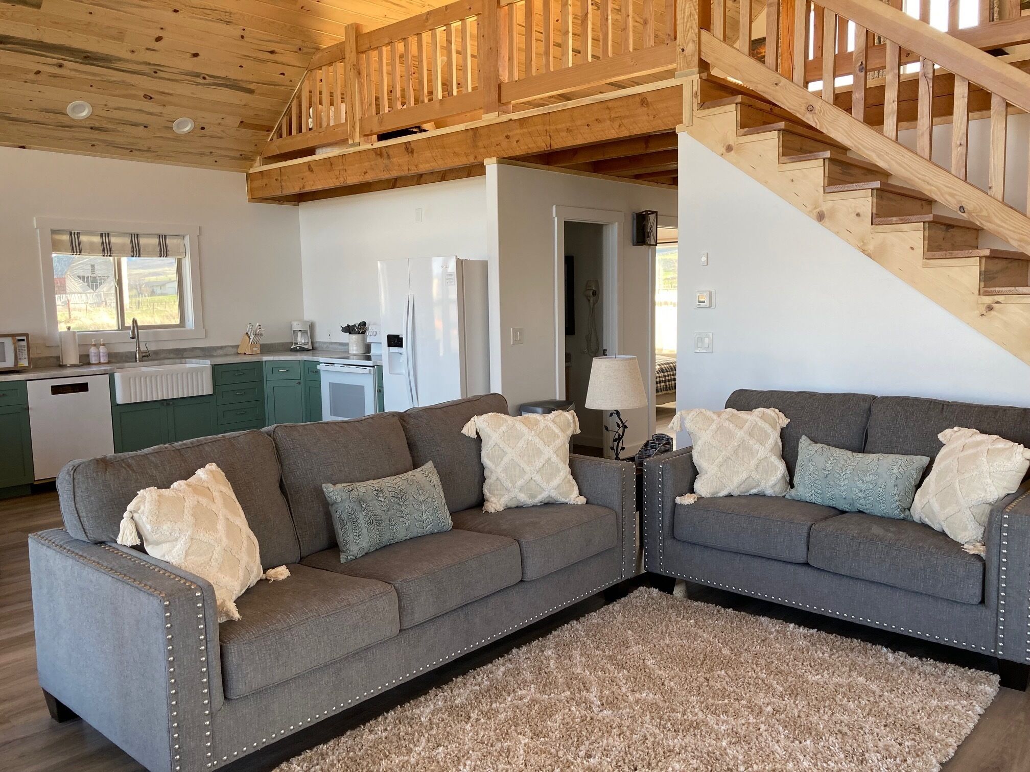 Smart TV, DVD player, livros, videoteca