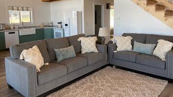 Smart TV, DVD player, livros, videoteca