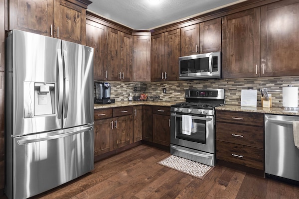 Geladeira, micro-ondas, fogão, cooktop