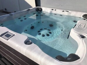 Baignoire à remous extérieure