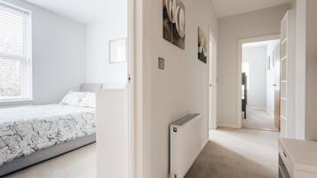 2 bedrooms, iron/ironing board, free WiFi