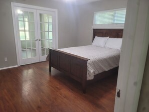 6 bedrooms, desk, iron/ironing board, free WiFi - The Perfect Getaway (Elgin)