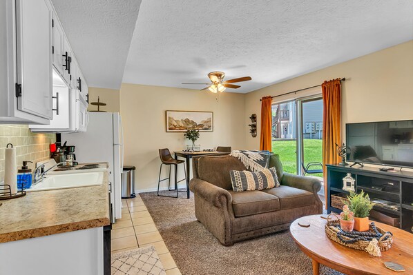 Smart TV - Branson Condo: Boho Farmhouse - Fall Creek Resort (Branson)