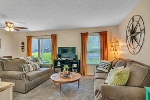 Smart TV - Branson Condo: Boho Farmhouse - Fall Creek Resort (Branson)