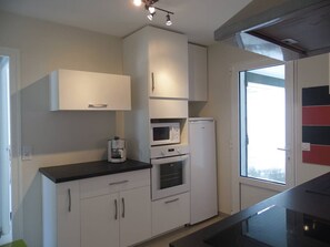Fridge, microwave, oven, toaster - Charming house for 6 people - MIMIZAN PLAGE (MIMIZAN PLAGE)
