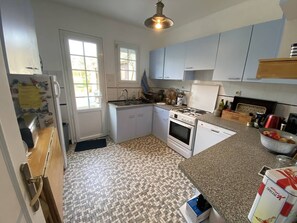 Refrigerador, microondas, horno y lavavajillas 
