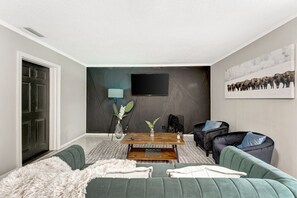 Smart TV, table tennis