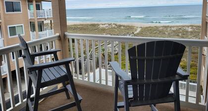Top floor oceanfront condo in sand pebbles, pool