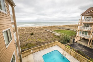 Outdoor pool - Top floor oceanfront condo in sand pebbles, pool (Carolina Beach)