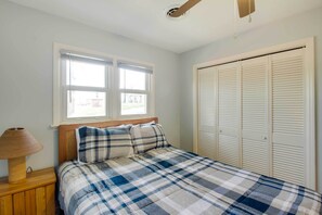 3 quartos, acesso à internet, roupa de cama
