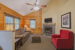 TV, fireplace, DVD player, ping pong - Christmas Mountain Village™ - 1 Bedroom Cabin (Wisonsin Dells)
