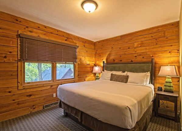 1 bedroom, in-room safe, desk, iron/ironing board