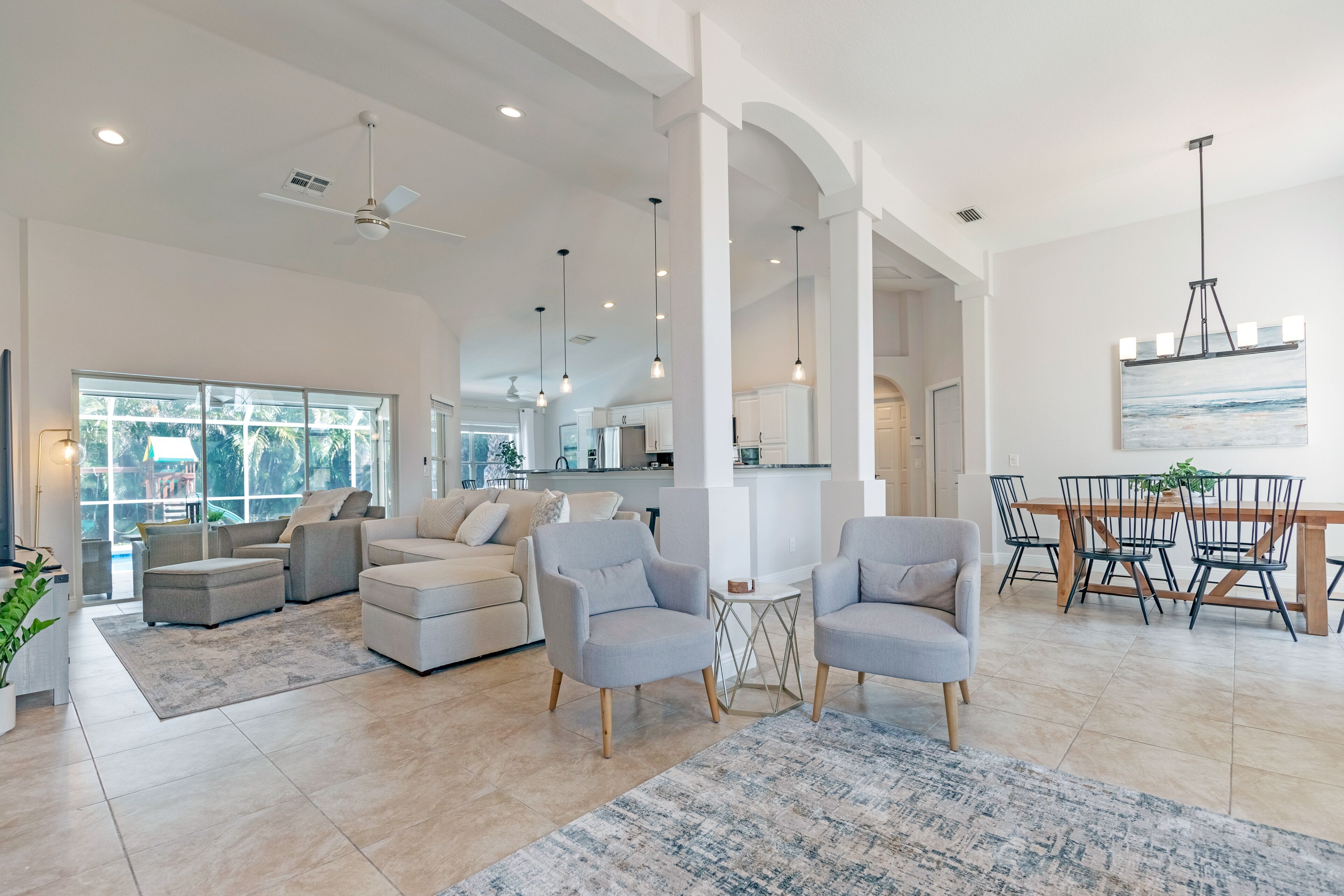 FAMILY Getaway- 4bd  2bh  POOL  Sleeps 12