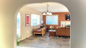 Smart TV, fireplace, table tennis, streaming services