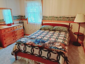 Iron/ironing board, bed sheets