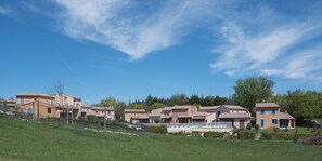 المنشأة من الخارج