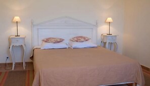 2 عدّة غرف نوم وواي فاي وملاءات أسرّة