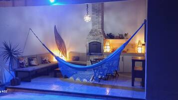 Smart TV de 32 pulgadas con canales digitales y televisión