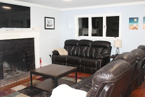 Smart-TV, peis og bøker