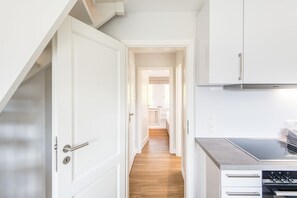 Jääkaappi, uuni, liesi, astianpesukone