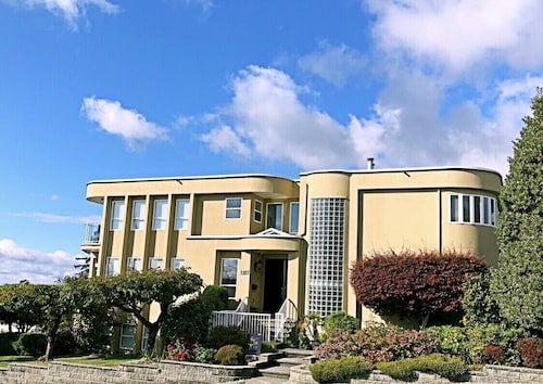 Star of the sea Guest house, Family suites with private entrance and parking!