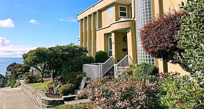 Star of the sea Guest house, Family suites with private entrance and parking!