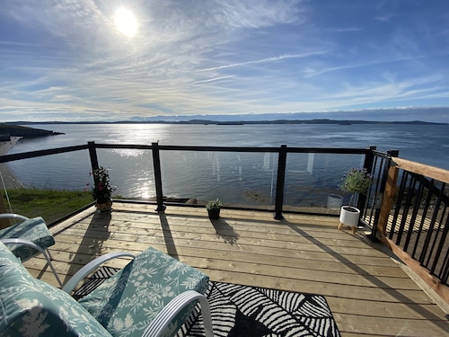 Oceanfront home in the heart of Wilson’s Beach