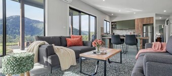 EcoLuxe Villa on 146 acres in Kangaroo Valley - breathtaking views,wild swimming