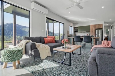 EcoLuxe Villa on 146 acres in Kangaroo Valley - breathtaking views,wild swimming